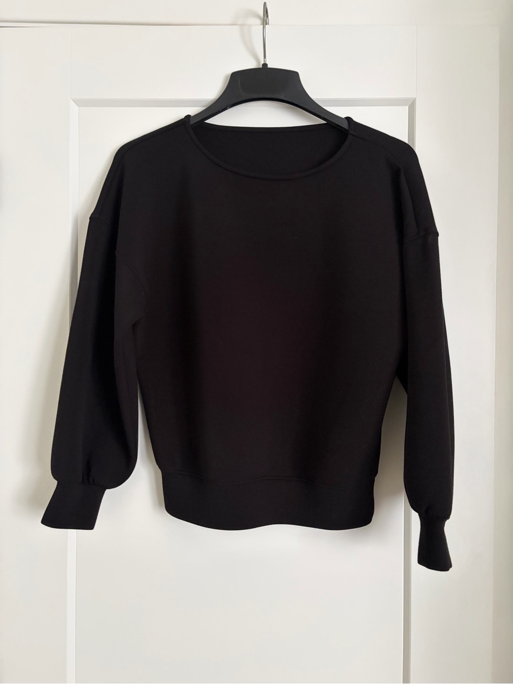 Leze The Label Black Sweater Size Small